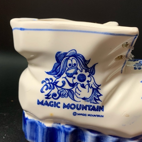 Vintage Ash Tray Boot Magic Mountain Souvenir White Blue Lace Up Floral - Picture 4 of 8